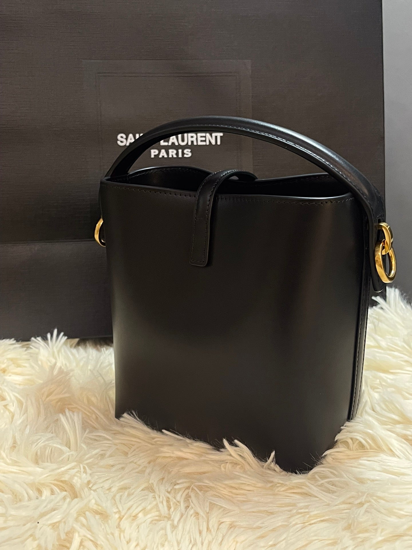 Saint Laurent Le 37 Small Bucket Bag Black Smooth Leather Gold Hardware Shoulder Bag