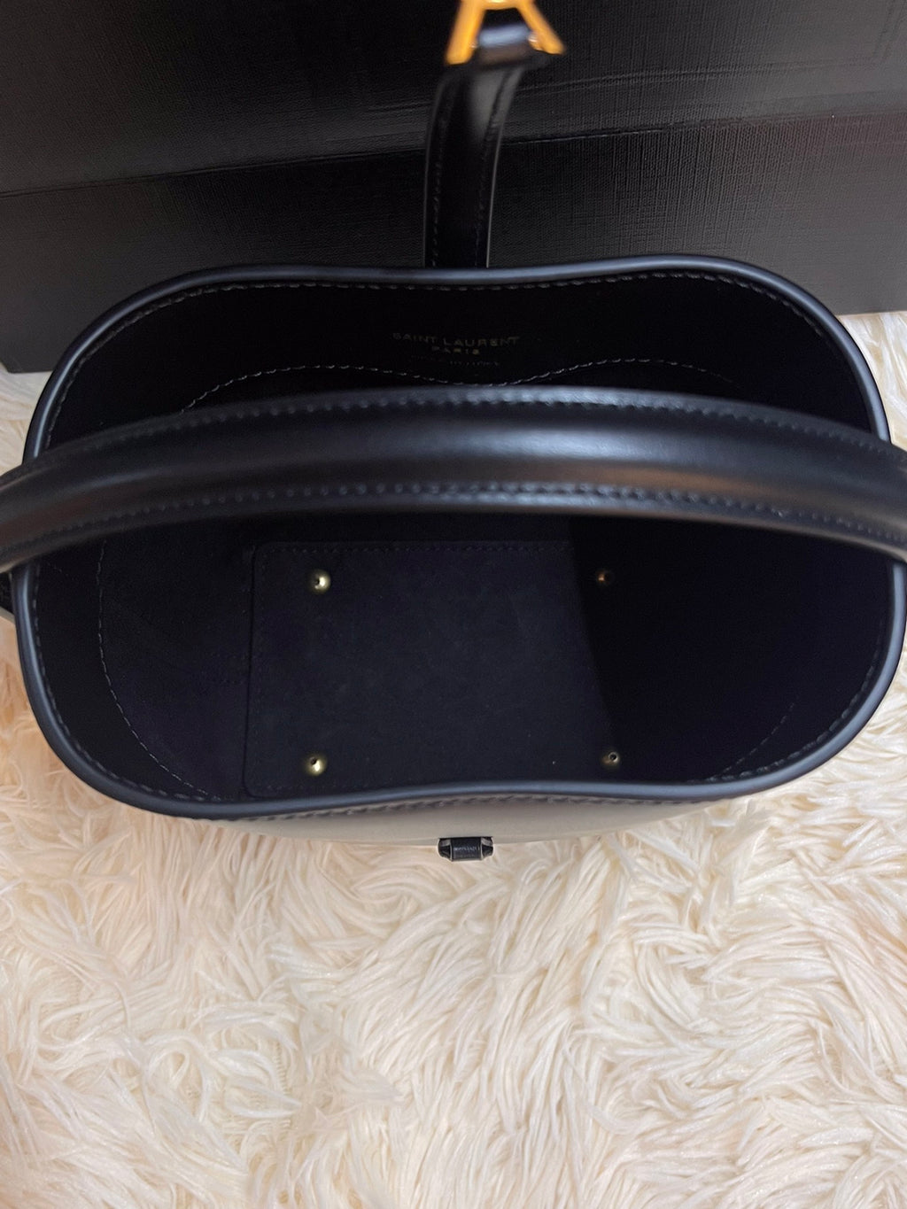 Saint Laurent Le 37 Small Bucket Bag Black Smooth Leather Gold Hardware Shoulder Bag