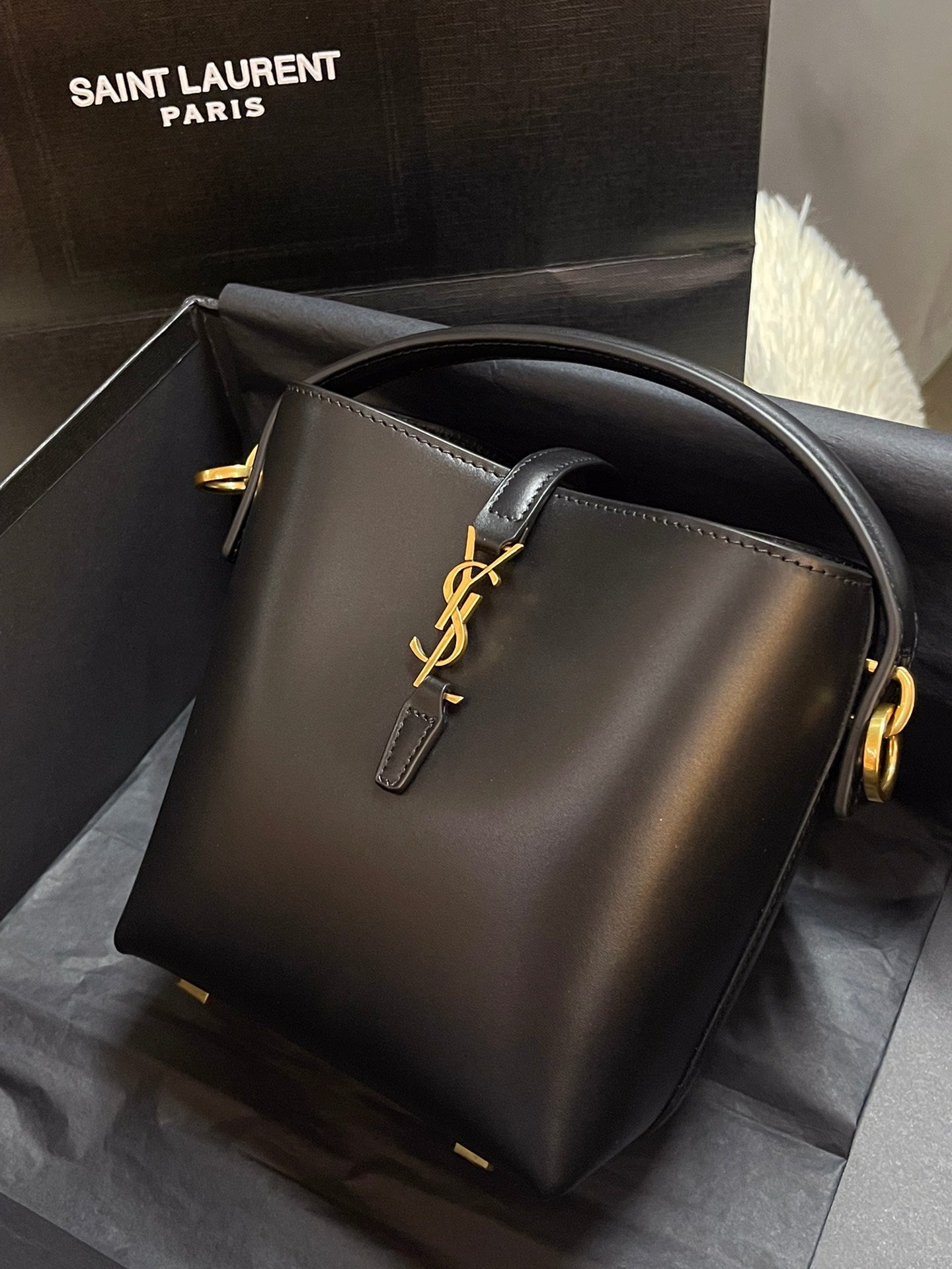Saint Laurent Le 37 Small Bucket Bag Black Smooth Leather Gold Hardware Shoulder Bag