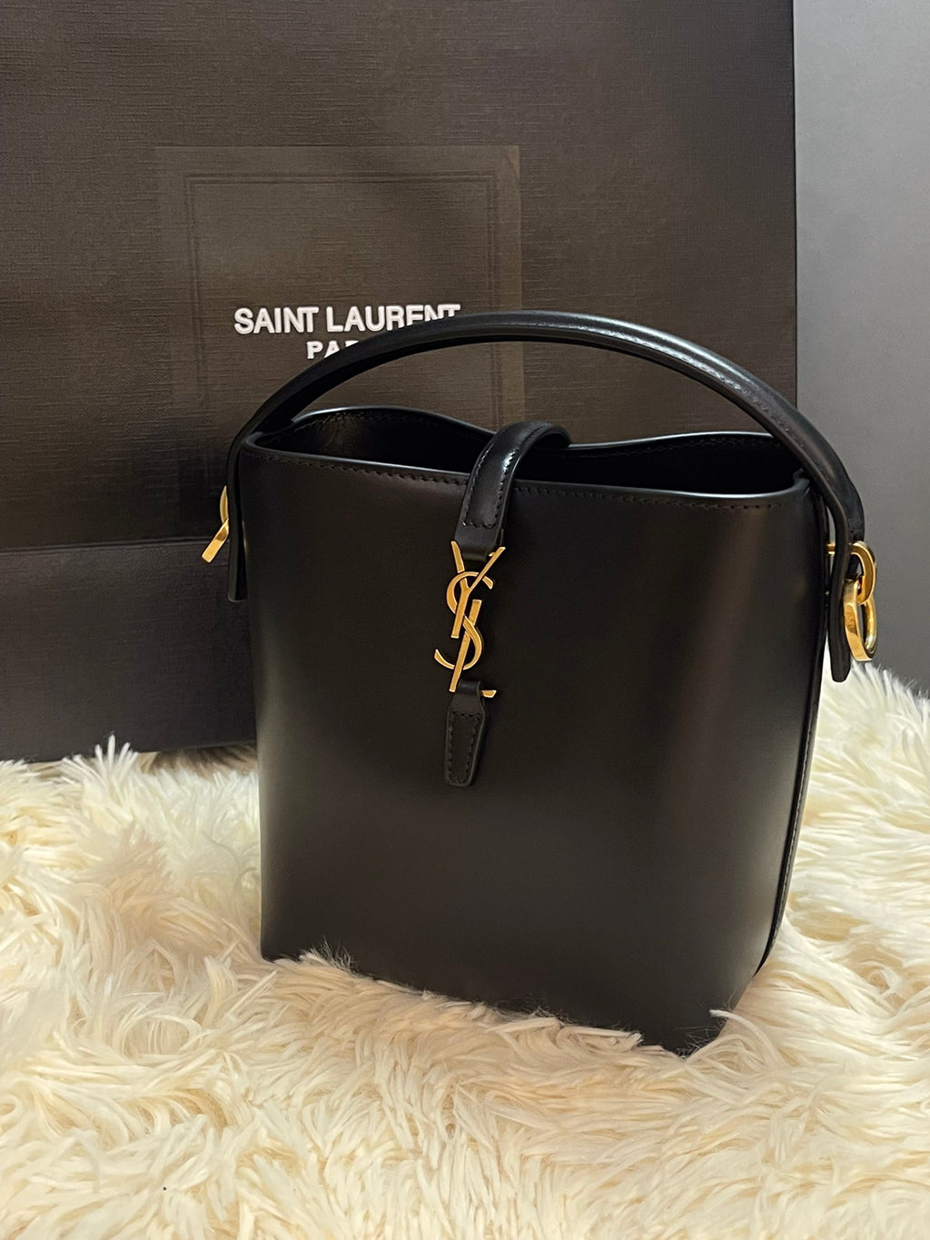 Saint Laurent Le 37 Small Bucket Bag Black Smooth Leather Gold Hardware Shoulder Bag