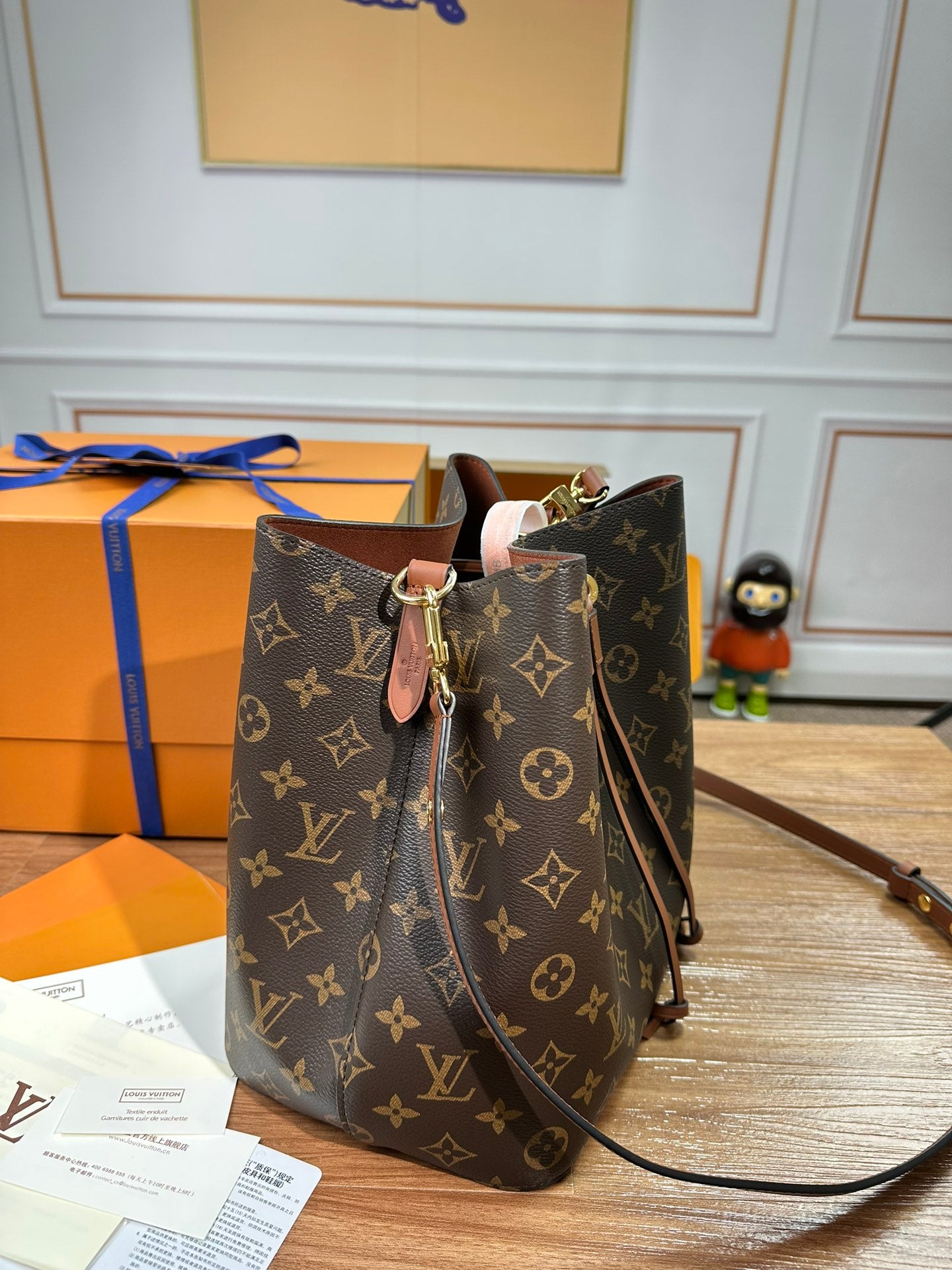 Louis Vuitton NeoNoe MM Monogram Canvas Black Leather Bucket Bag Crossbody Shoulder Bag